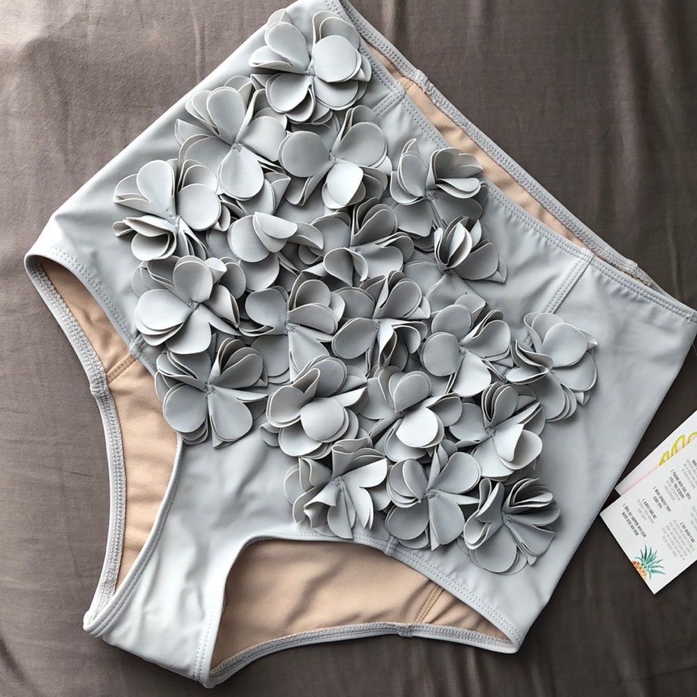 NWT! Kortni Jeane 3D Floral bottoms!